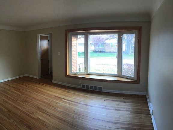 3rd image of 324 E 243rd St