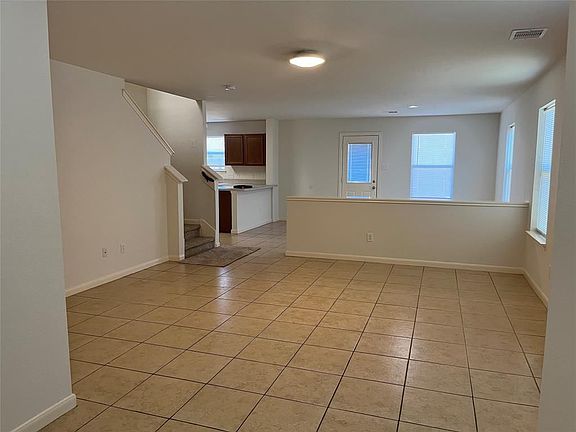 3rd image of 6542 Hawthorne Falls Ln