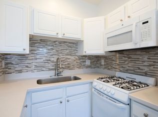 Open House: 10/4 9:30-10:30am ~ Mission Hills: 1br In Unique, Historic Building With Balcony!, San Diego, CA 92103