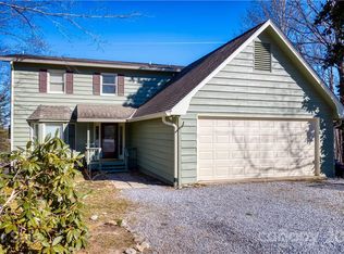 21 Rugby Knoll Dr, Hendersonville, NC 28791