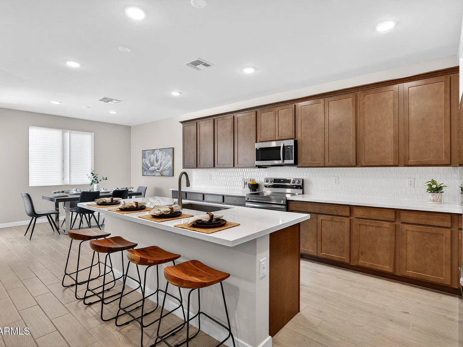 4 bed, 3.0 bath, 2116 sqft, $2,400 — Photo 2
