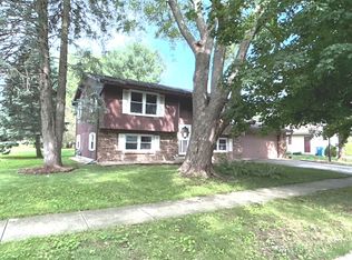 1085 Mallard Dr, Bradley, IL 60915