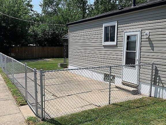 4th image of 20258 Stafford St