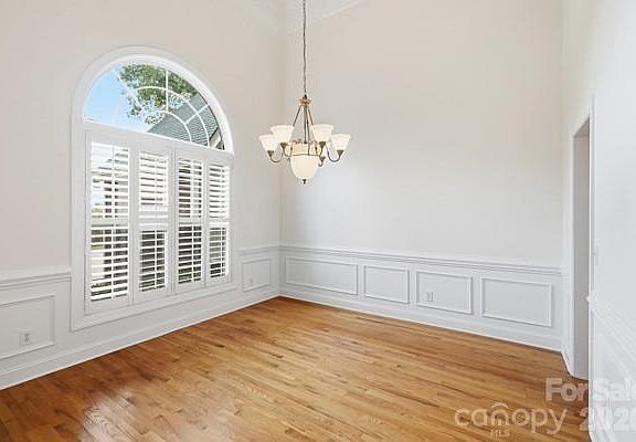 4th image of 1366 Crown Ridge Dr