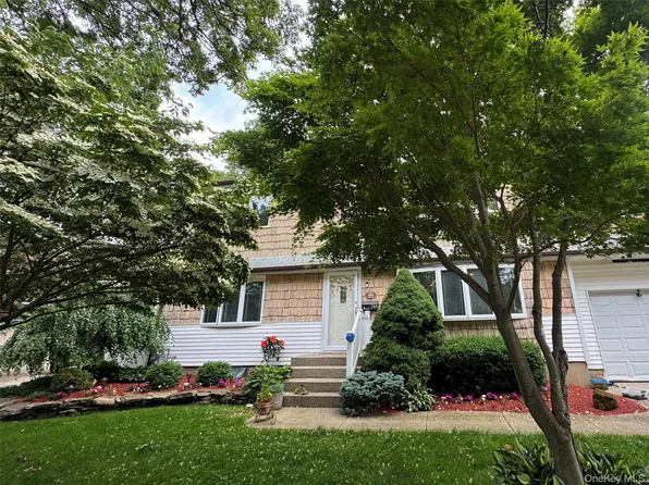 244 Grand Boulevard, Massapequa Park, NY 11762