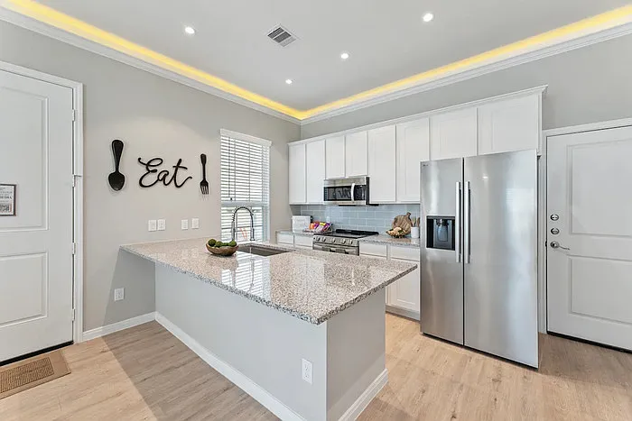 3 bed, 2.5 bath, 1462 sqft, $1,795 — Photo 3