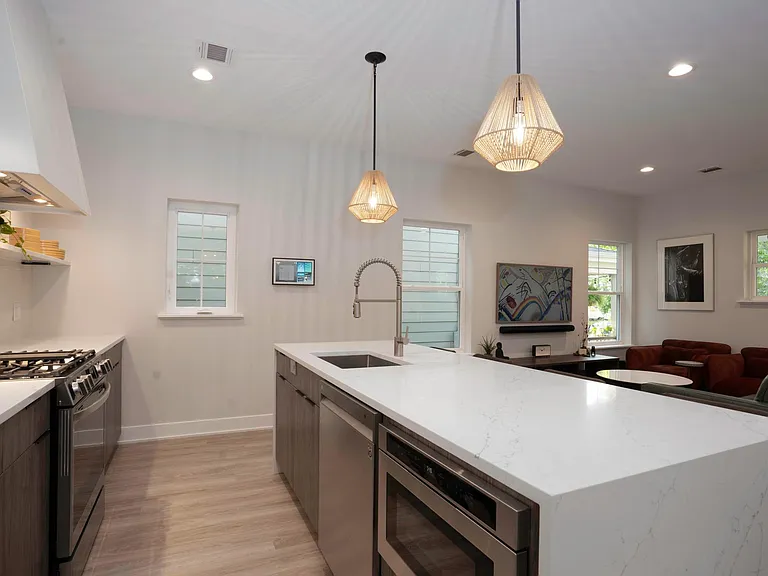 704 4th Ave — Photo 34
