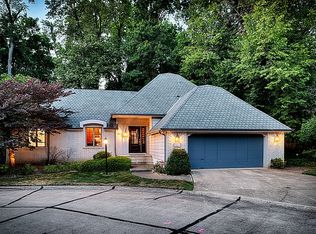 1026 Creek Ln #6, Rocky River, OH 44116