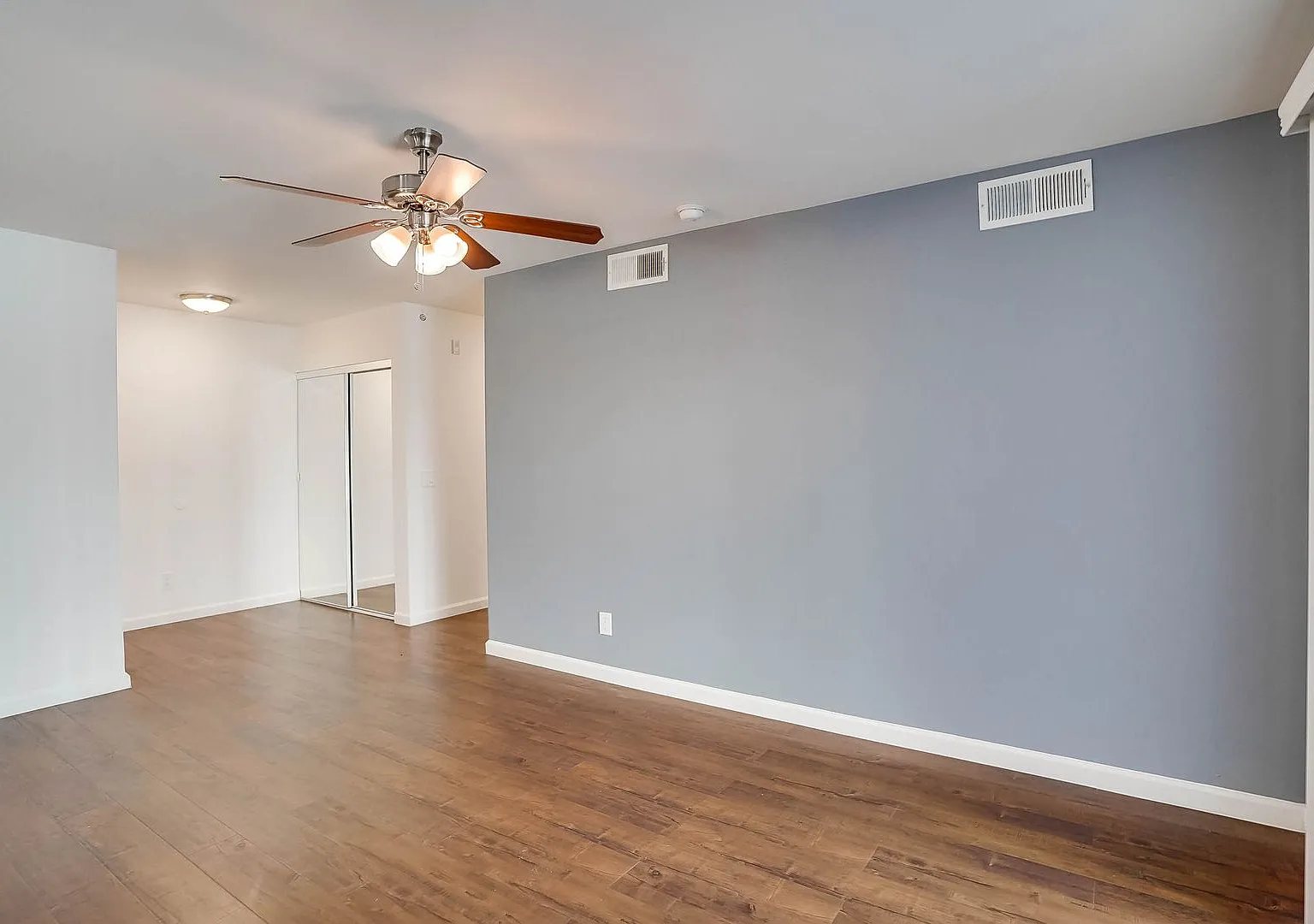 821 N. Austin Ave — Photo 3
