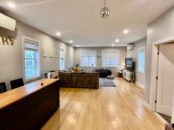 599 E Broadway #2, Boston, MA 02127