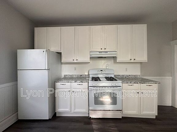 2nd image of 1598 Lonsdale Ave #2