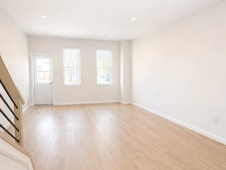 824 Elm St — Photo 7
