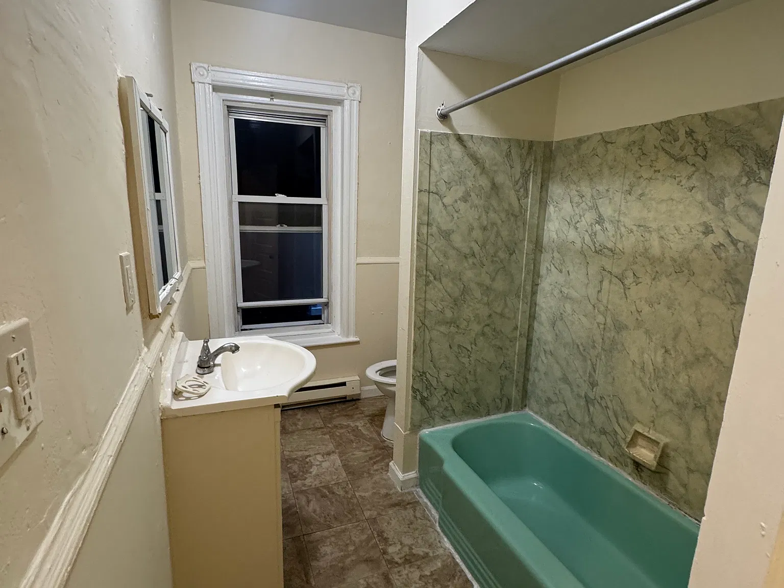 3 bed, 1200 sqft, $1,700 — Photo 4