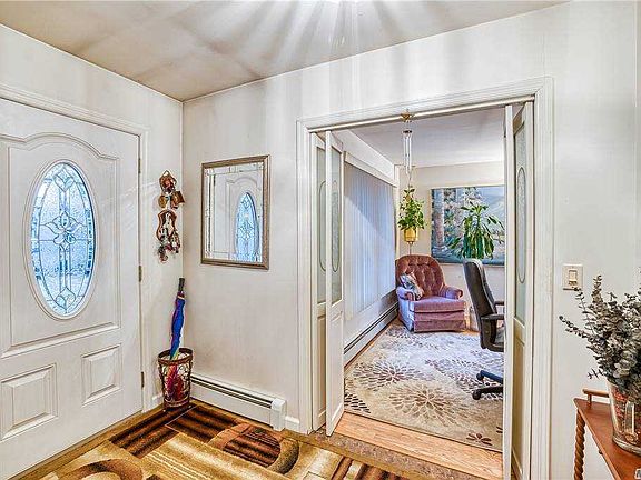 4th image of 17 Sharon Dr