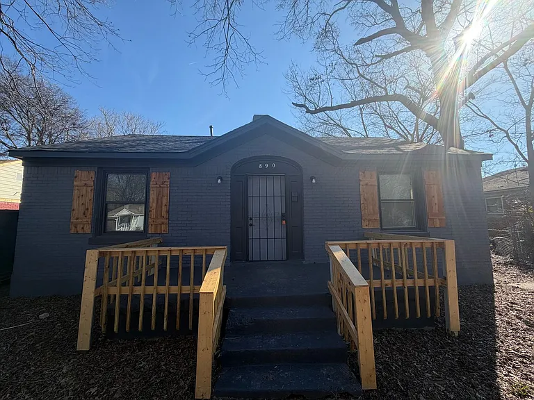 890 Charles Pl — Photo 1