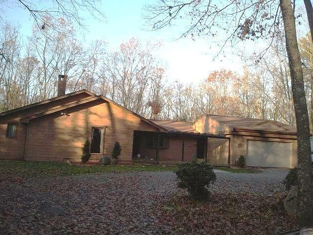2 acres of privacy!