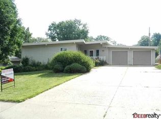 1234 Bellaire Blvd, Bellevue, NE 68005