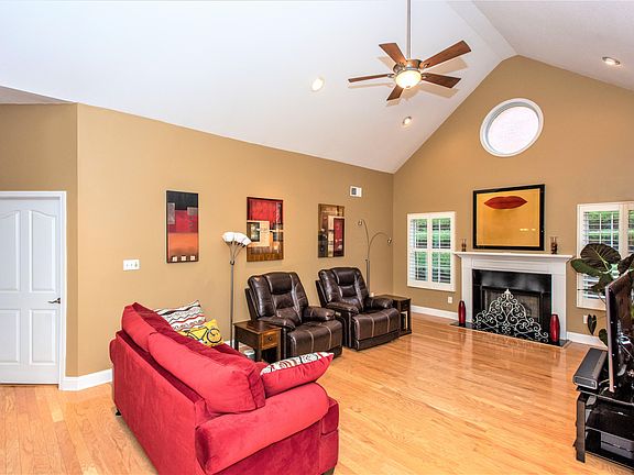 4th image of 6087 Round Hill Ln