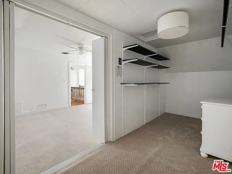 13161 Addison St — Photo 26