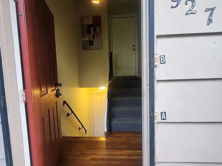 927 Hawthorne St #A — Photo 5