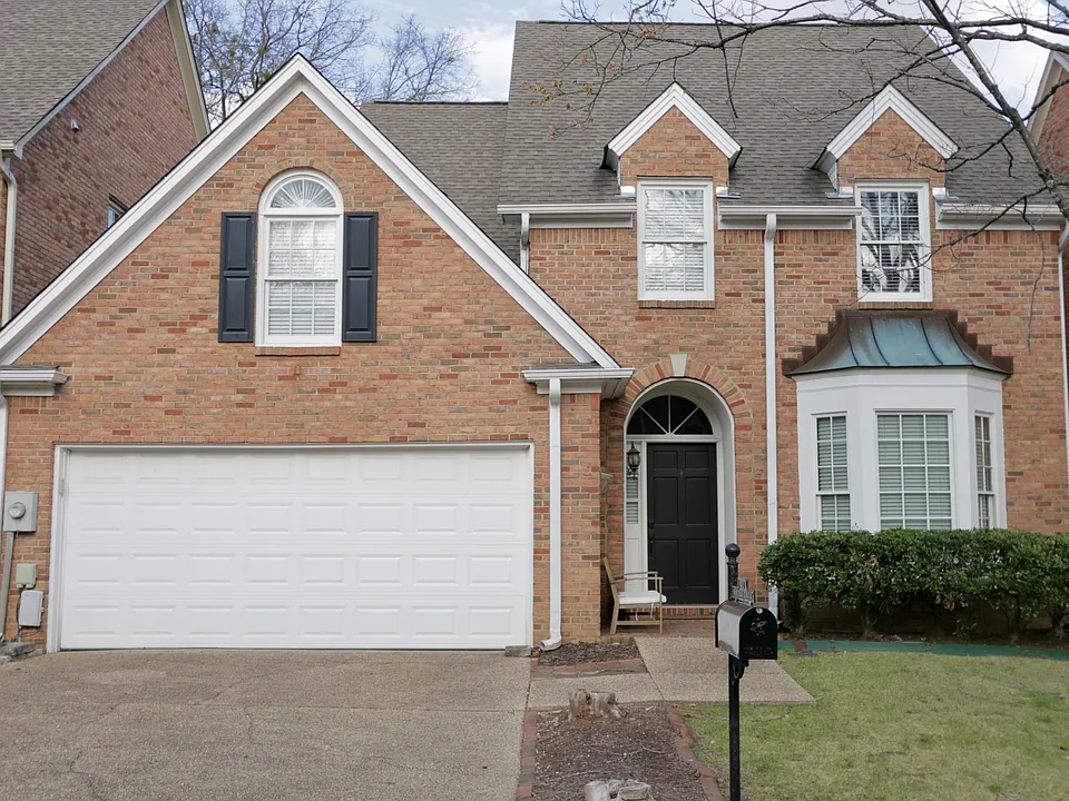 512 Mayfair Cir