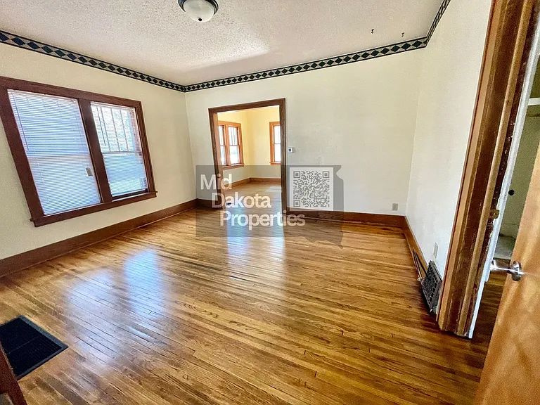 801 W 5th Ave — Photo 2