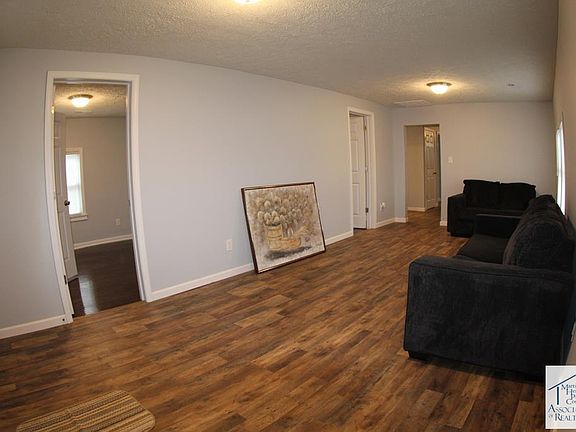 5th image of 61 Bollingbrook Dr