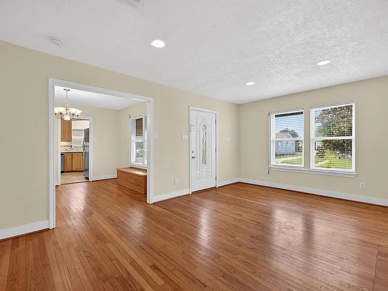 5611 Fraser Ave — Photo 5