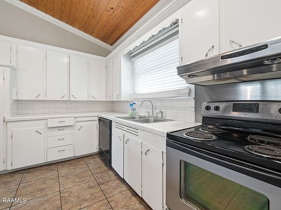 5th image of 306 S Sterling St