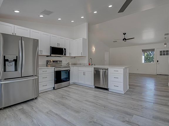 4th image of 513 W Saddle Ln