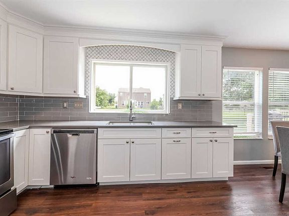 4th image of 10061 Cedarwood Dr