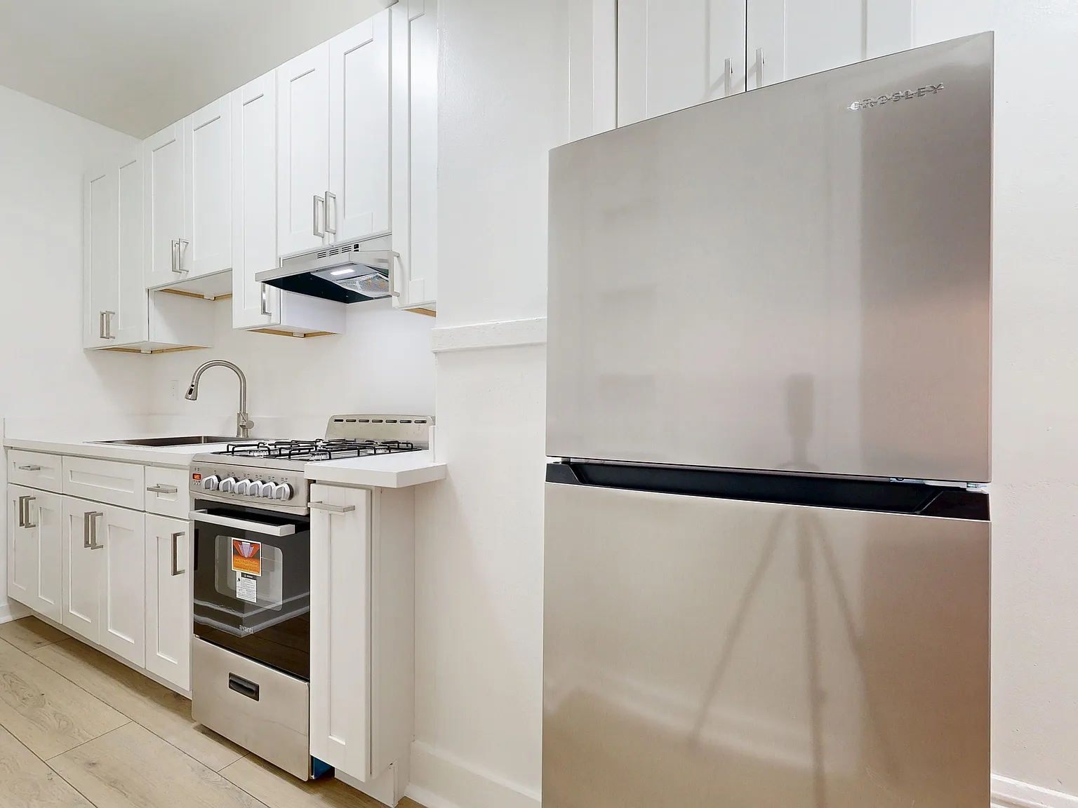Lower Nob Hill Studio with Shared Laundry | Pet Friendly — Photo 1