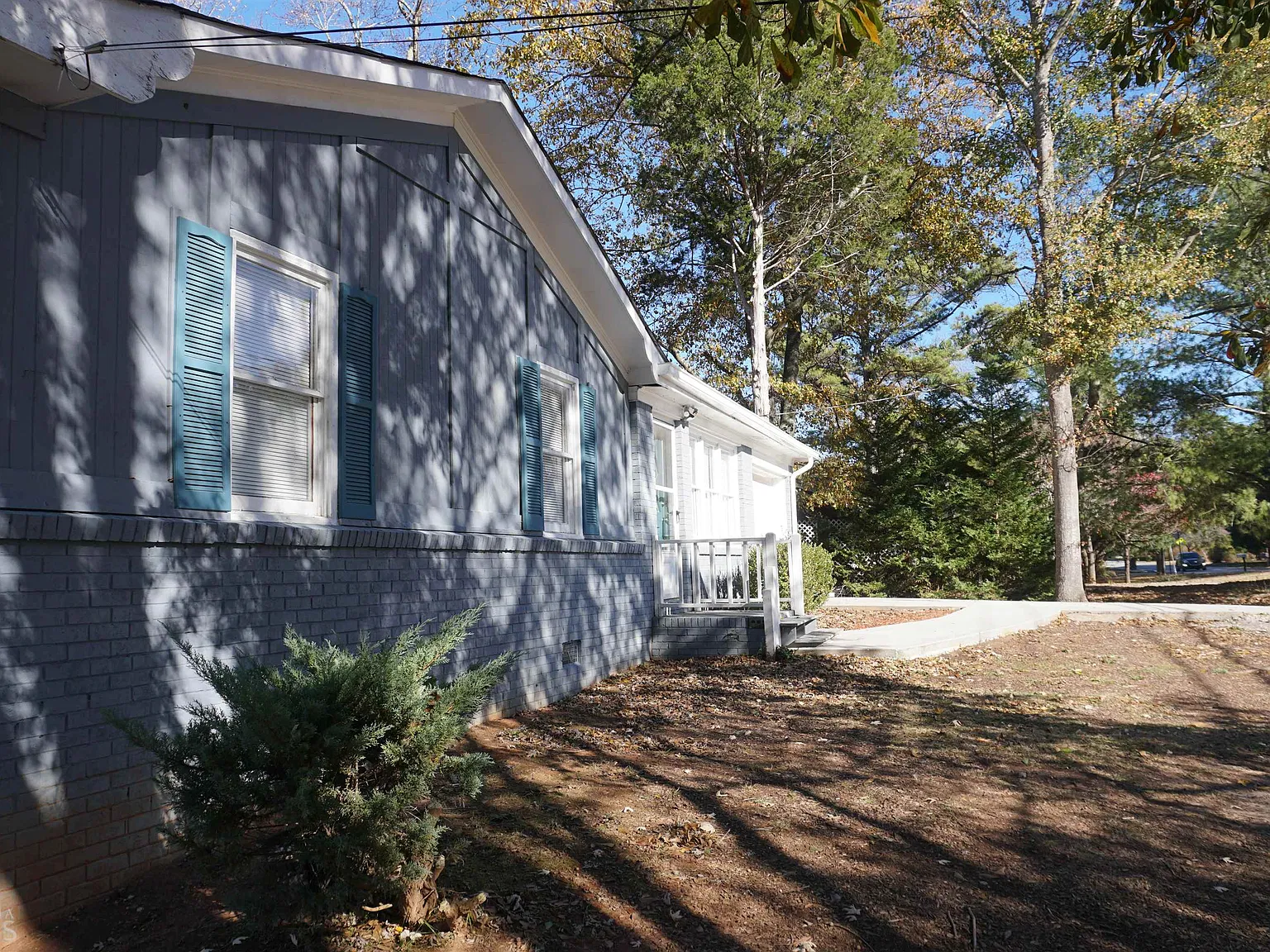 3 bed, 1.5 bath, 1107 sqft, $1,495 — Photo 2