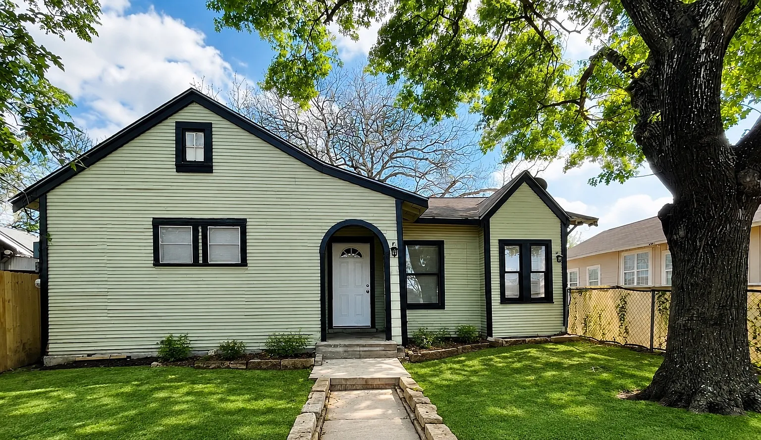 1914 W Wildwood Dr — Photo 1