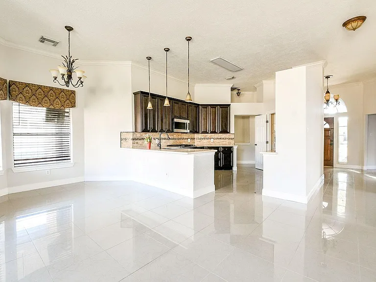 4111 Clubhollow — Photo 8