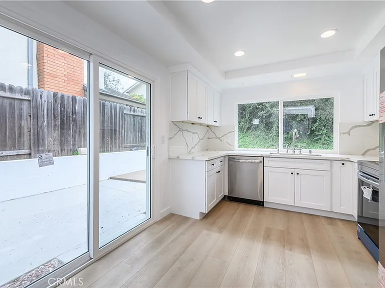 5016 Paseo De Vega — Photo 24