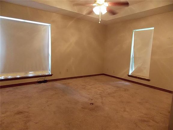 5th image of 60009 Oaklawn Ave