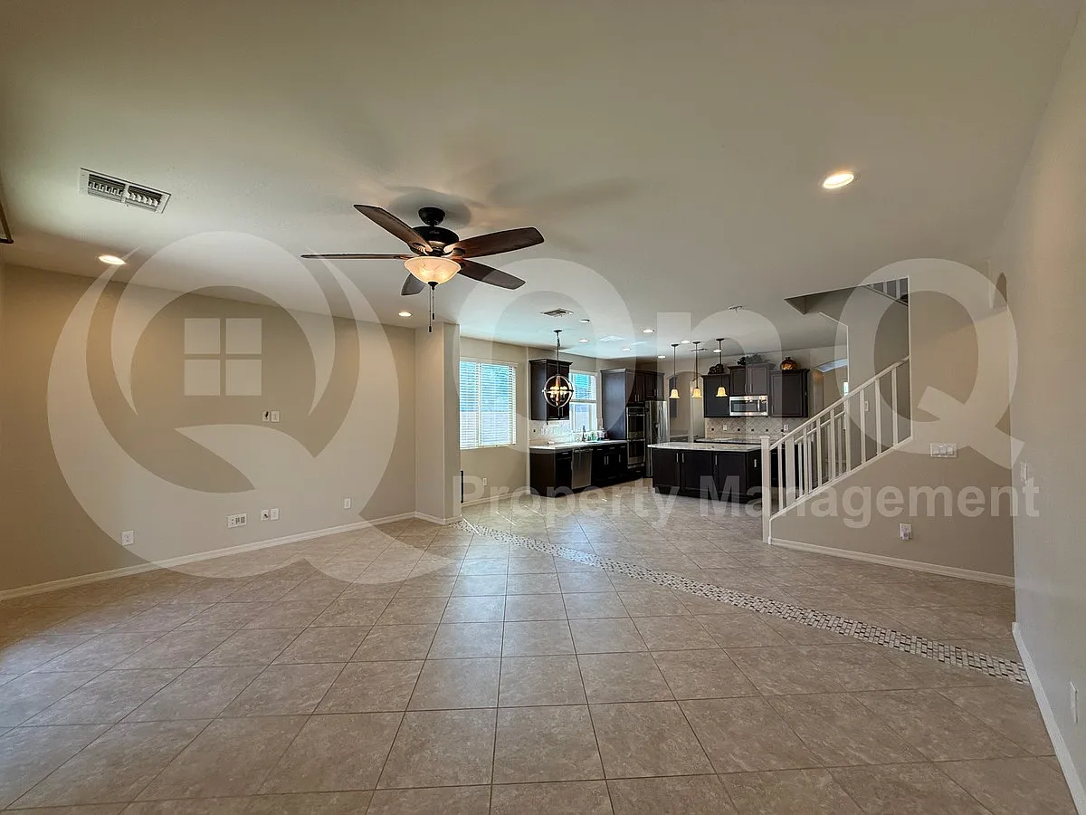 5 bed, 3.5 bath, 2882 sqft, $2,800 — Photo 4