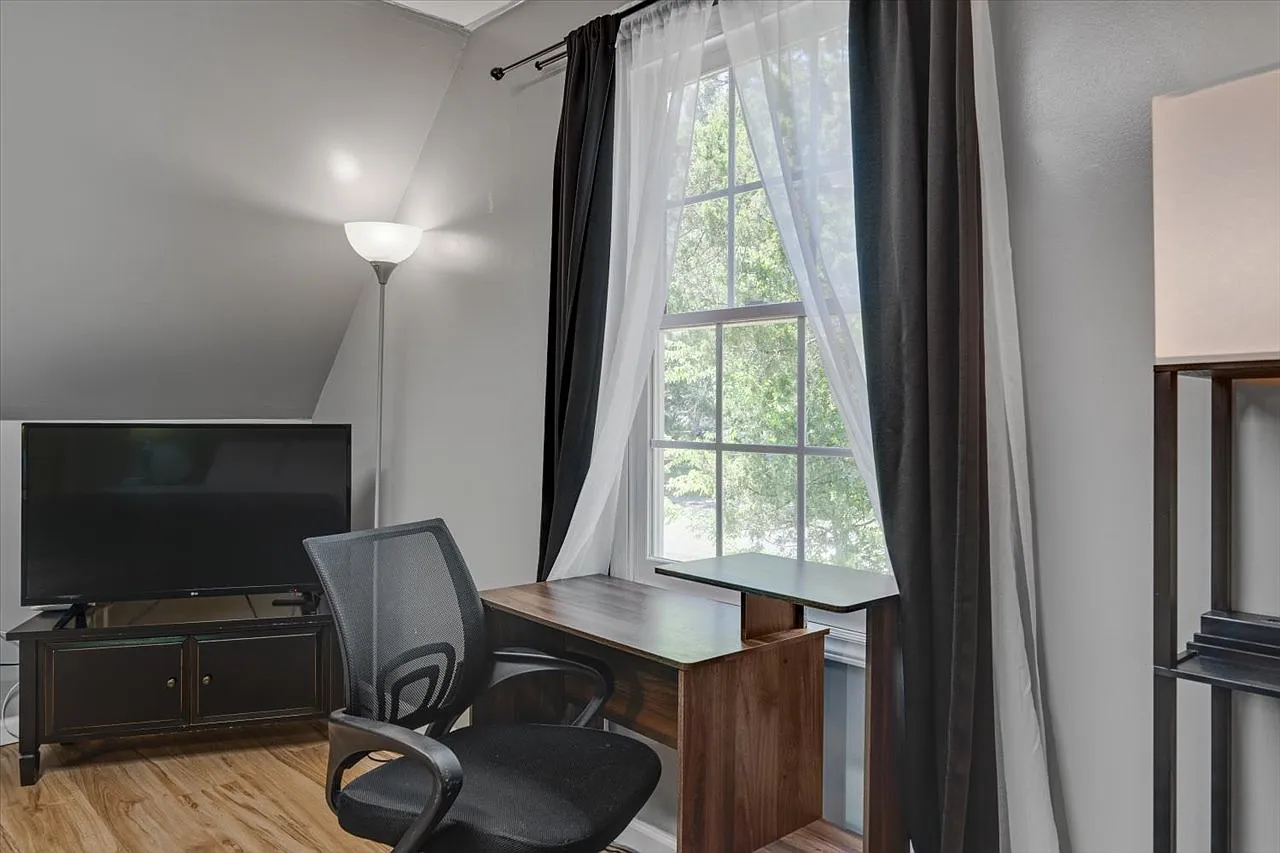 Studio, 350 sqft, $1,200 — Photo 2