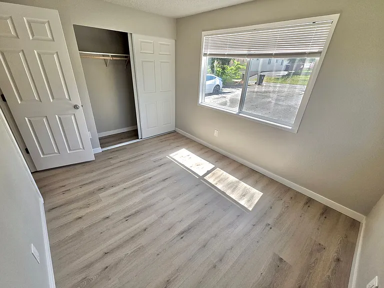 Luminous & Spacious apartments with Private Balcony in Tacoma — Photo 11
