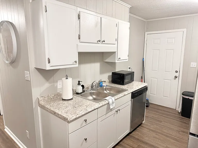 200 Catherine St #13C — Photo 13