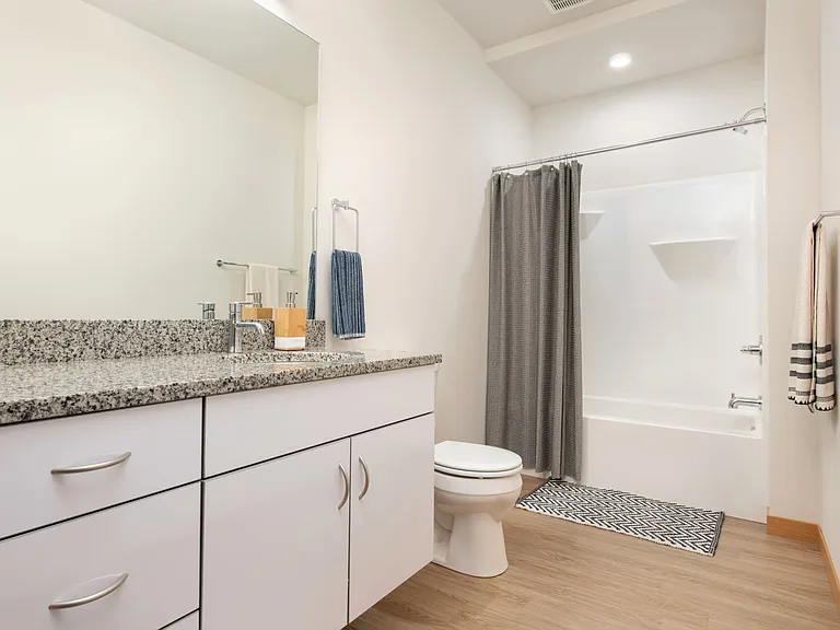 Terrace Studio - 540 SF