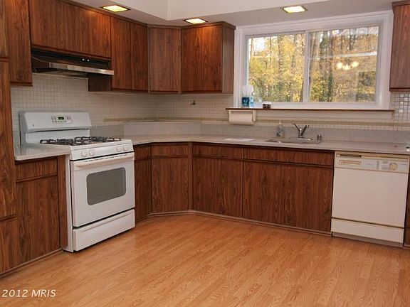 3rd image of 209 N Lee St