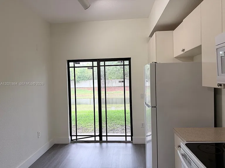 3585 NE 5th St #102 — Photo 10
