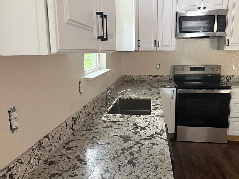 2611 Hillside Dr — Photo 3