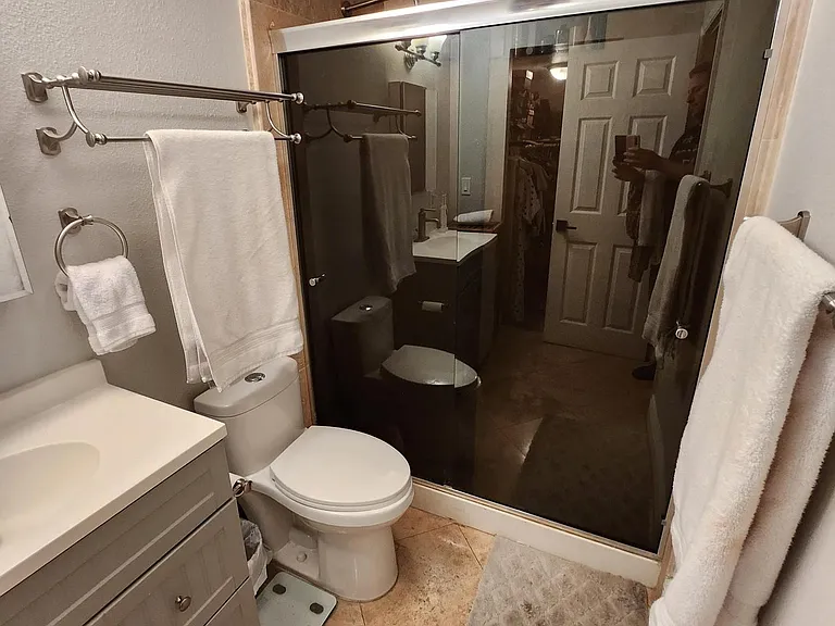 Master on-suite bath with walk-in closet