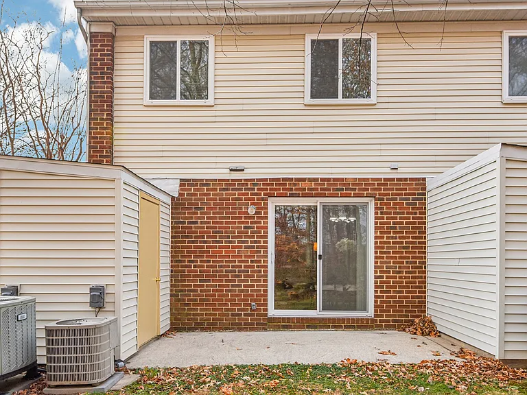 Howard Hills Rental Townhomes and Duplexes — Photo 8