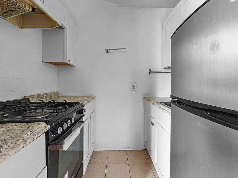 817 10th St #B2 — Photo 8