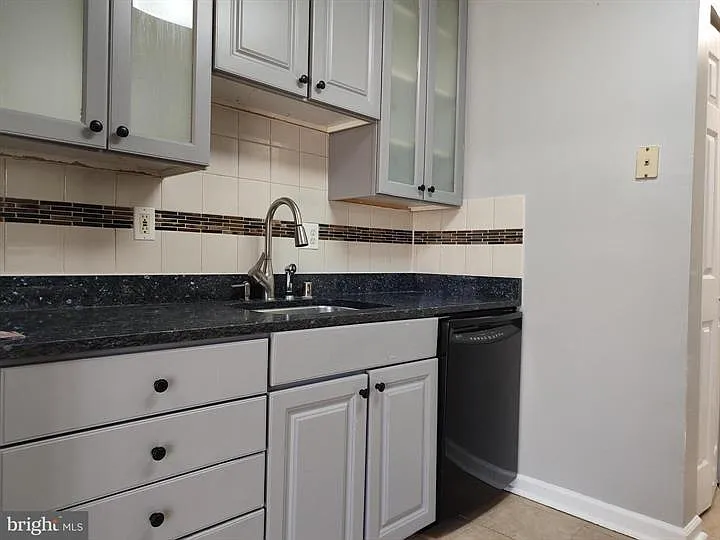 4 bed, 1552 sqft, $2,500 — Photo 4