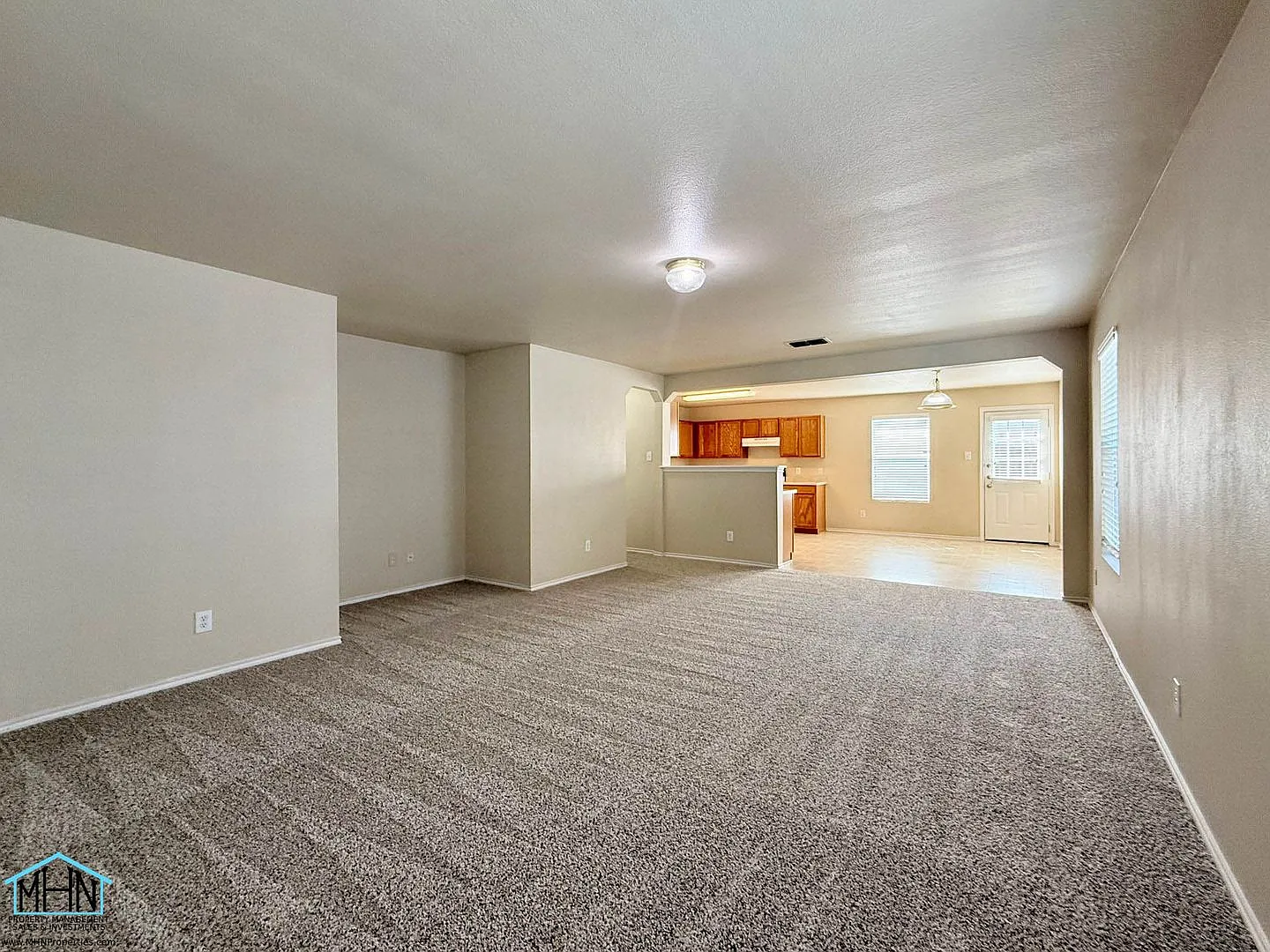 Cozy Single Story 3 bed/2 bath with Office! — Photo 4